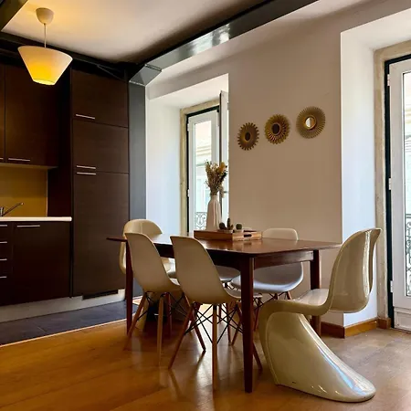 Bright Stylish Duplex With A Private Roof Terrace Lisbona