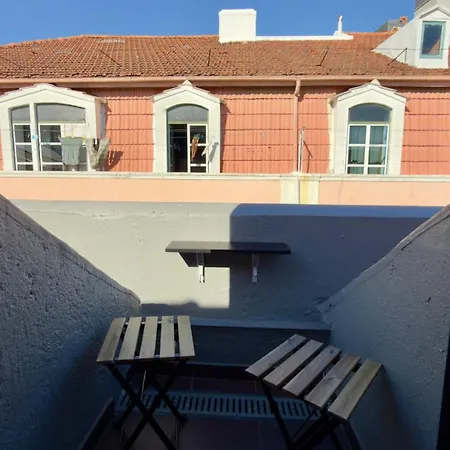 Bright Stylish Duplex With A Private Roof Terrace Lisbona